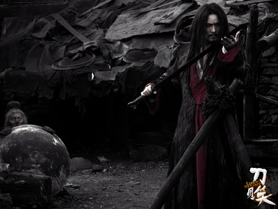 游本昌的写真-这么大岁数，马步蹲着...