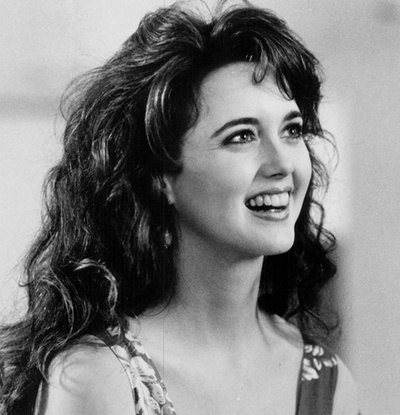 朱丽娅·坎贝尔的写真-这张真的美到天际