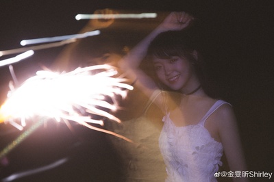 金雯昕的写真-新单曲《旋涡》