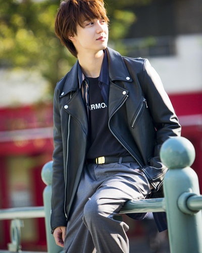 小越勇辉的写真