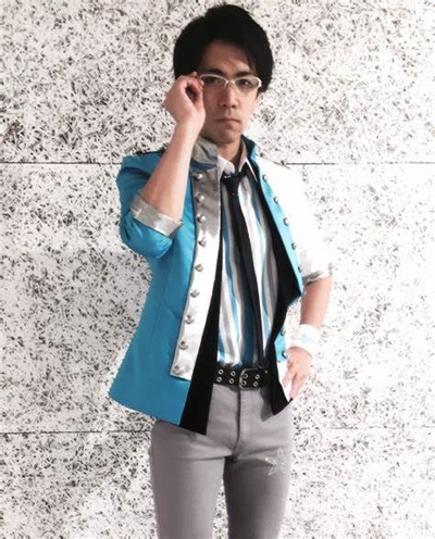 伊东健人的写真