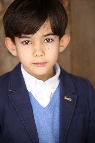 伊坦·马赫的写真