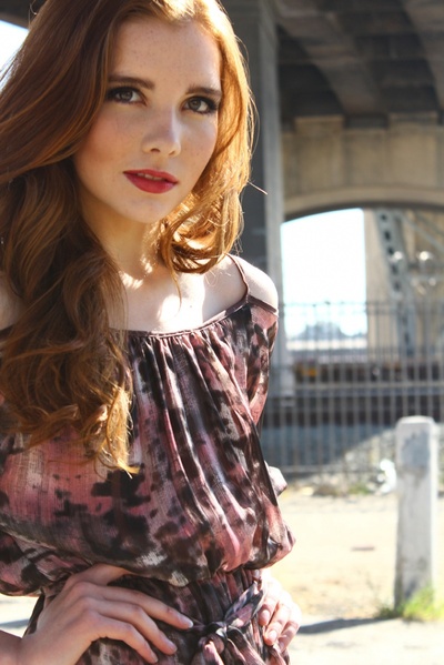 伊莉斯·埃伯利的写真