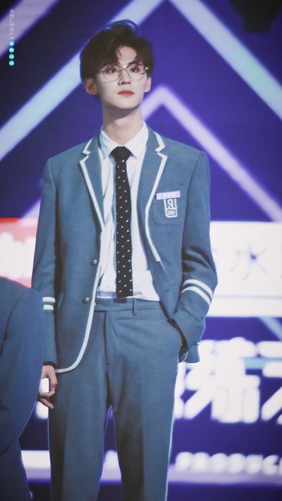 郑锐彬的写真-@BUBBLY0817_郑锐...