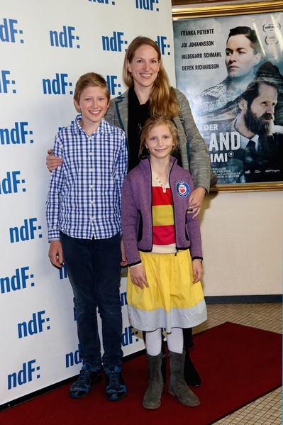 卡洛塔·凡·法尔肯海因的写真-和妈妈、哥哥