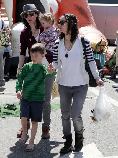 莎拉·吉尔伯特的写真-与前女友Allison Adler...