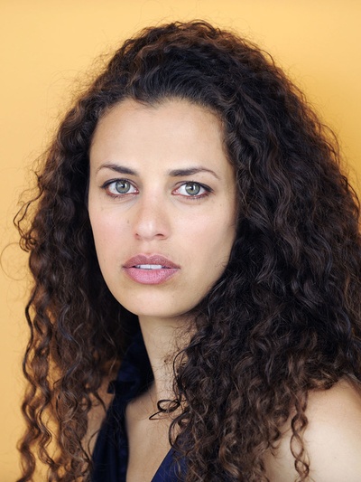 阿特纳·卡尔卡尼斯的写真