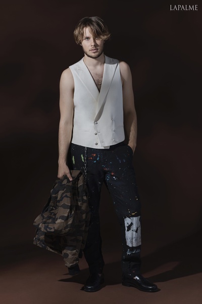 洛根·施罗耶的写真