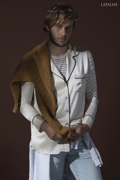 洛根·施罗耶的写真