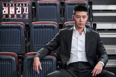 金權的写真-新剧 Leverage 欺诈操...