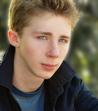 乔伊·卢曼的写真