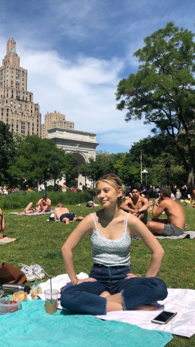 吉娜维芙·汉内柳斯的写真