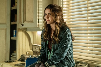 艾莉尔·卡弗-奥尼尔的写真-看着很壮实的样子