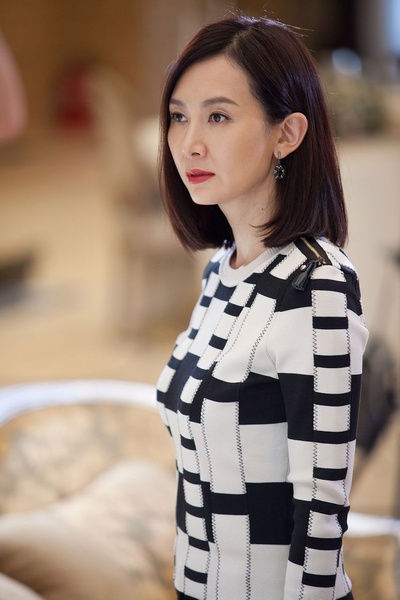 蔡时那的写真-五根手指