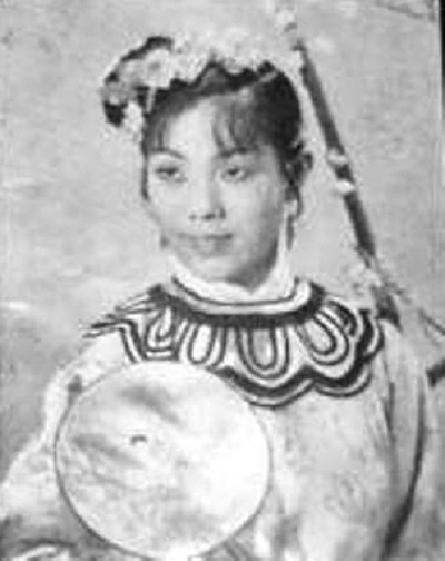 卢玲的写真-《李香君》卢玲 饰 寇...