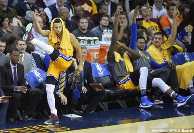 斯蒂芬·库里的写真-萌库庆祝进球