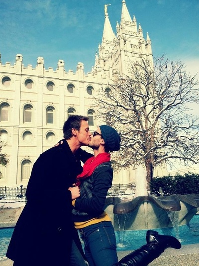 布拉德·貝爾的写真-在Husbands中扮演C...