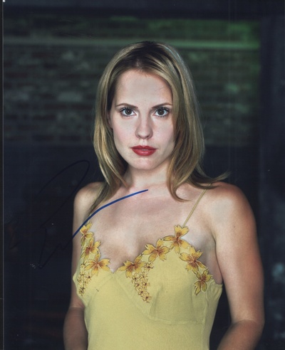 艾玛·考尔菲德的写真