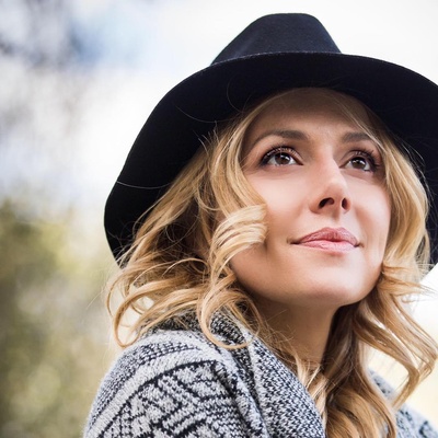 爱丽珊·麦卡蒂的写真