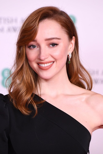 菲比·黛内芙的写真