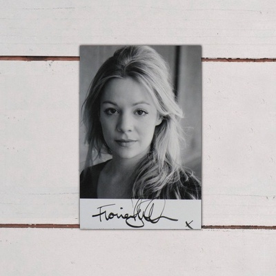 菲奥娜·巴顿的写真