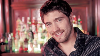 泰伦·莱斯托的写真