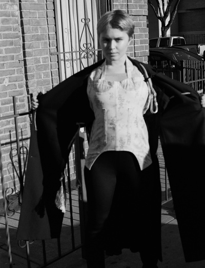 伊莱扎·斯坎伦的写真