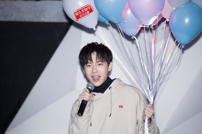 吕昀峰的写真-转2017生日会图