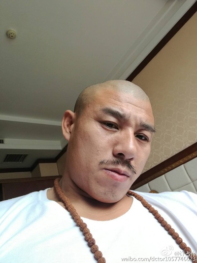 许占伟的写真-么么哒