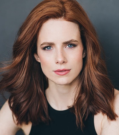 克莱尔·麦康奈尔的写真