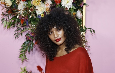 茵蒂娅·摩尔的写真