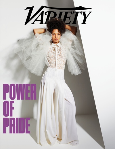 茵蒂娅·摩尔的写真