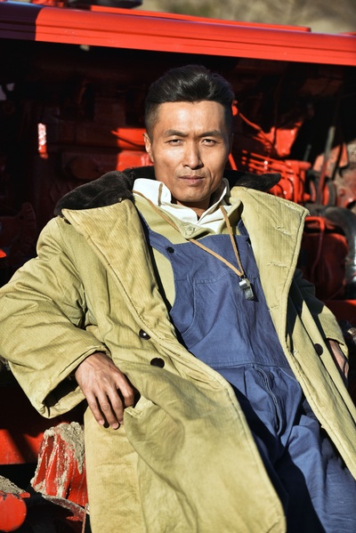 贾宏伟的写真-最美的青春 饰演 赵天...