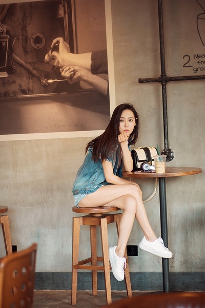 曹梦格的写真-《等一个人的咖啡》曹...