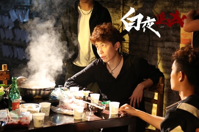 黄烁文的写真-网剧《白夜追凶》，饰...