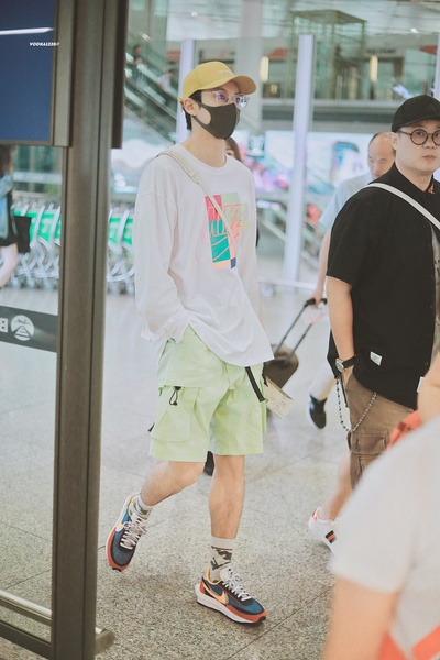 王鹤棣的写真-机场图