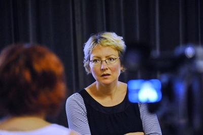 伊念·哈里斯的写真-Zinnie Harris photo - ...