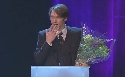 西蒙·J·伯杰的写真-忘了哪截的图了==这...