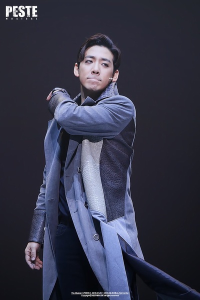 金道贤的写真-有点像野村万斋（黑化...