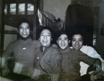 沈晓谦的写真-从左至右依次为：何政...