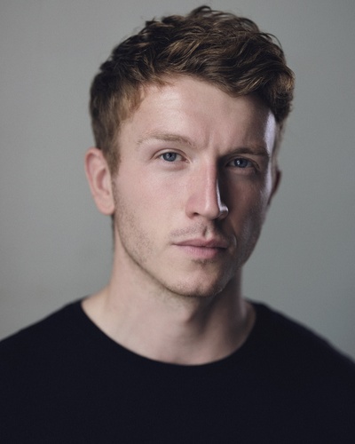 汤姆·瓦瑞的写真