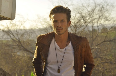 亚当·休伯的写真-亚当·休伯(Adam Hu...