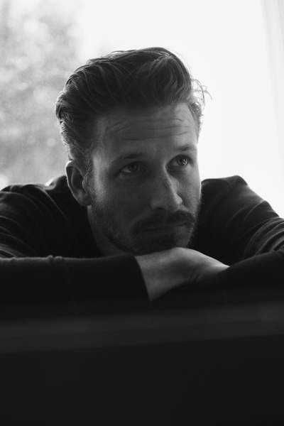 亚当·休伯的写真