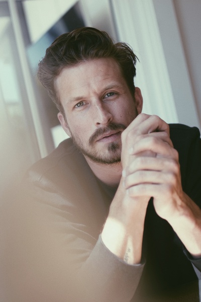 亚当·休伯的写真