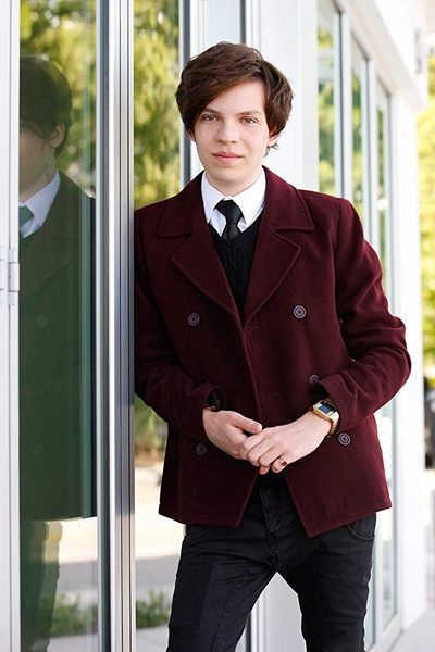 尼古拉斯·亚历山大的写真