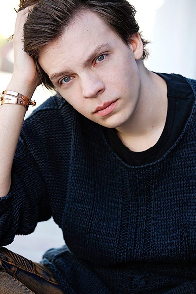 尼古拉斯·亚历山大的写真