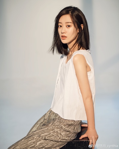 罗悠月的写真-罗悠月