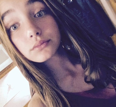 亚斯米尼·鲍尔的写真