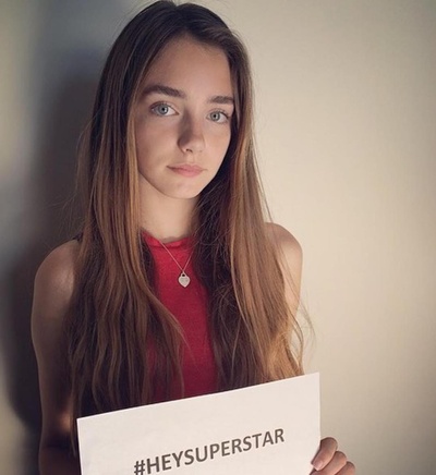 亚斯米尼·鲍尔的写真