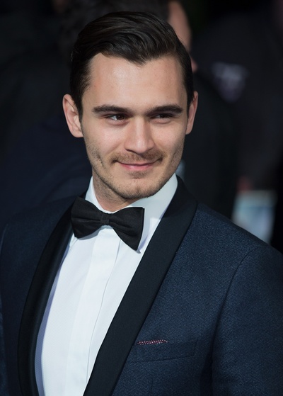 朱利安·科斯托夫的写真